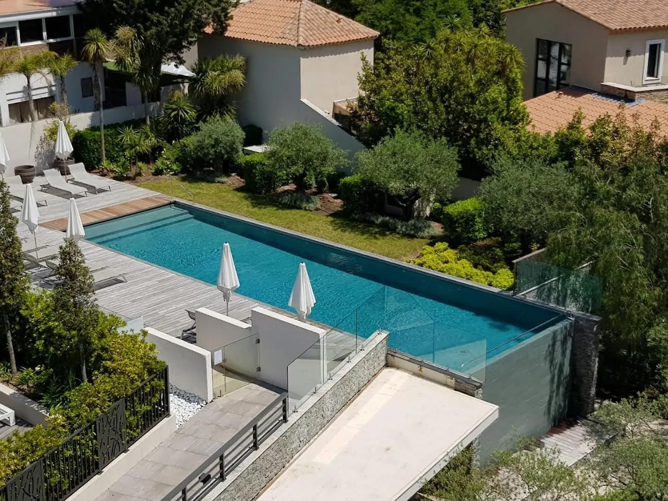 Exclusive Appartement - Saint-Tropez contacts
